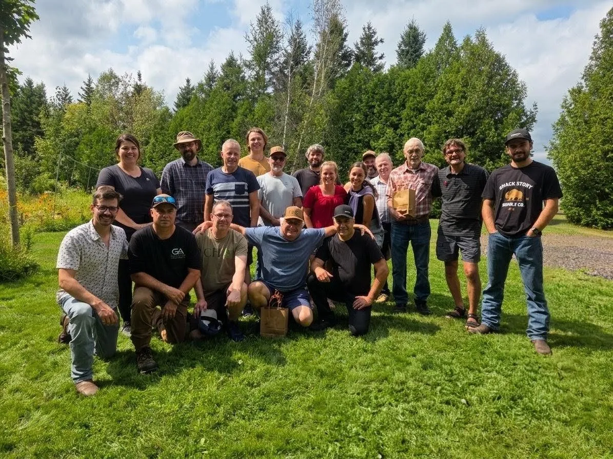 L'équipe de CFRQ réunie en plein air