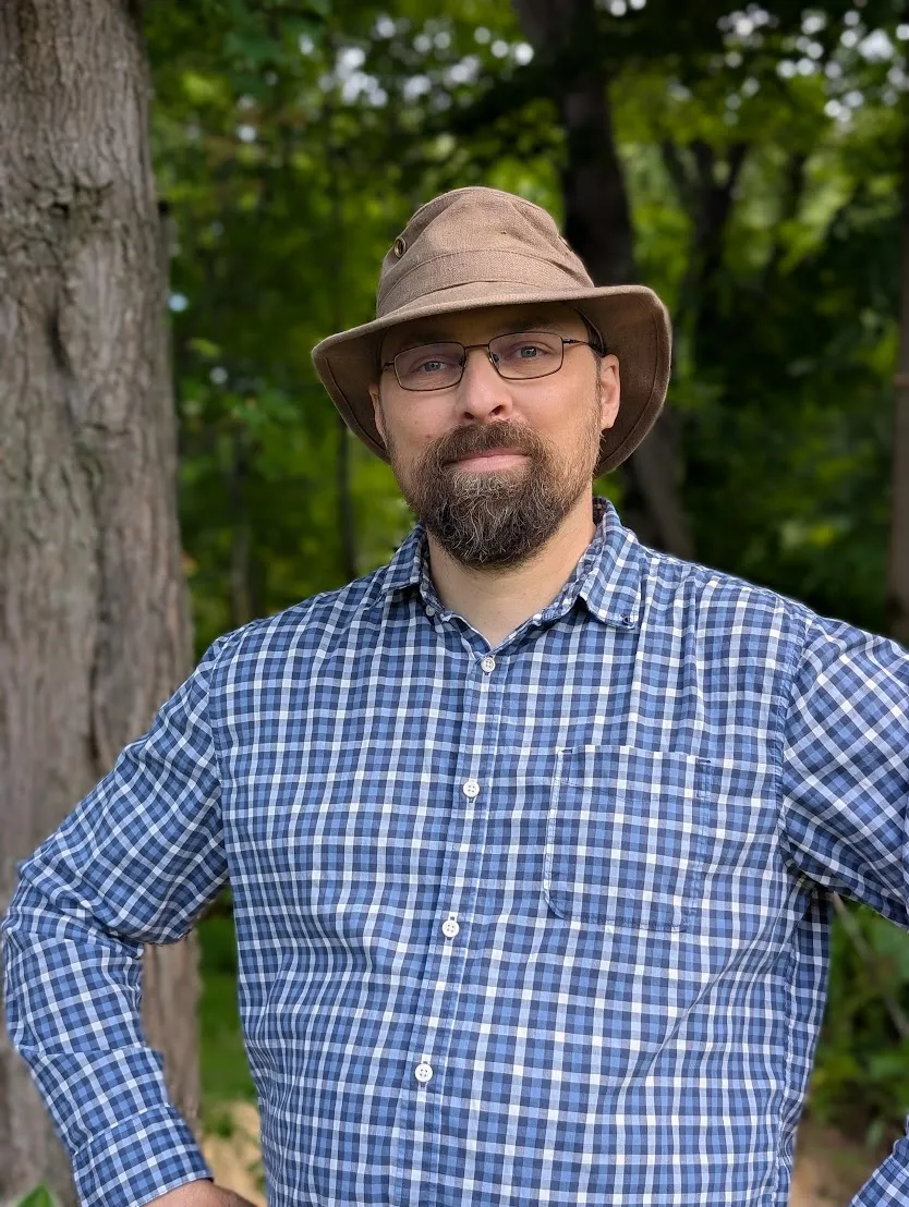 Portrait de Simon Proulx, ingénieur forestier chez CFRQ